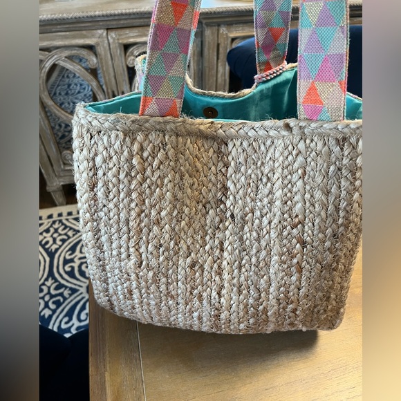 America and Beyond Straw Shoulder Bag - Picture 2 of 8